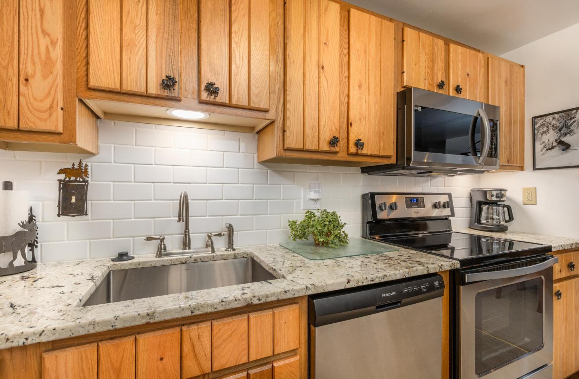 Cozy Seven Springs 1 Bedroom With Private Deck Apartment *